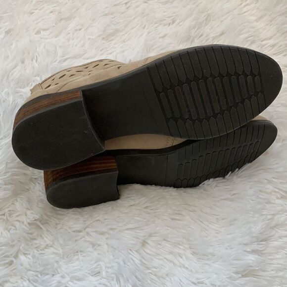 Array Portland Suede Leather Laser Cutout Ankle Boots Booties Sand Tan Sz 7 - Picture 10 of 10